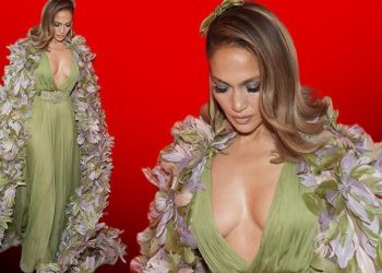 Kenara çekilin… Yerin sahibi geldi!