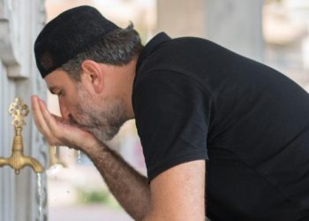 Kusmak abdesti bozar mı? Diyanet bilgisi…Kusmanın ne kadarı abdesti bozar?