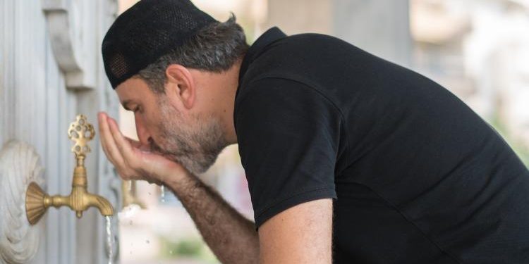 Kusmak abdesti bozar mı? Diyanet bilgisi…Kusmanın ne kadarı abdesti bozar?