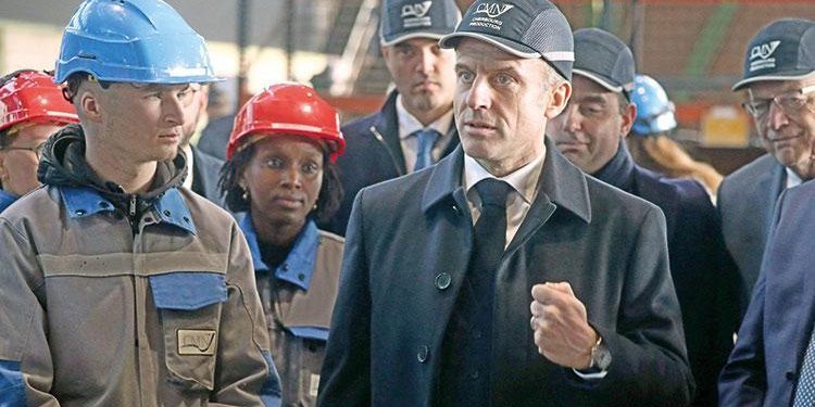 Macron, çok sağcı Le Pen’den rol çalıyor