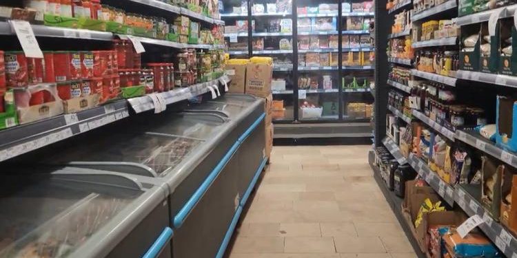 Marketlerde etiket değiştirme mesaisi