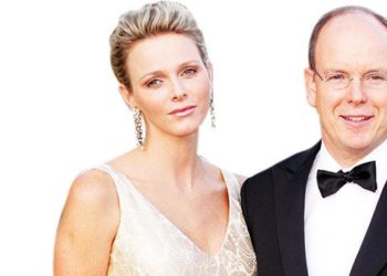 Metreslerine para dağıtmış