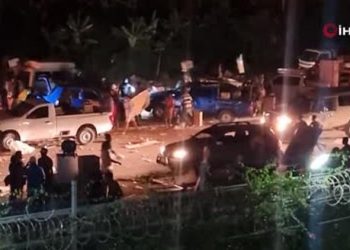 Papua Yeni Gine’de ortalık karıştı