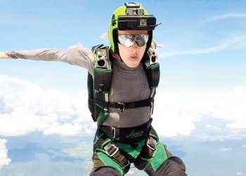 Paraşütü açılmadı yere çakıldı