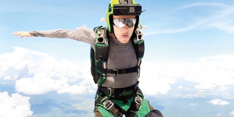 Paraşütü açılmadı yere çakıldı