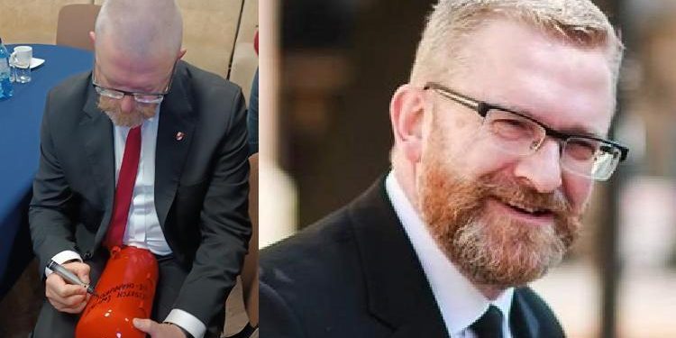 Polonya Hanuka mumlarını söndüren vekil için kararını verdi