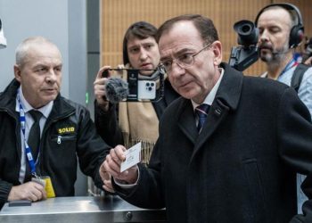 Polonya’da polis Cumhurbaşkanlığı Sarayı’nı bastı: Haklarında mahpus cezası olan eski İçişleri Bakanı Kaminski ve yardımcısı gözaltına alındı