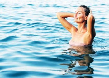 Soğuk suda yüzmek menopoza uygun geliyor