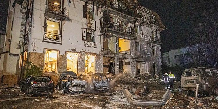 Ukrayna’ya 40 füze ve İHA ile hücum