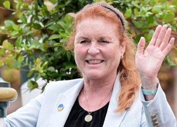 Ünlü ailenin skandal gelinine bir berbat haber daha: Bir kanserden kurtuldu, öbür bir kansere yakalandı