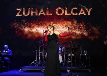 Ünlü isimler sahnede