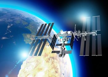 Uzay istasyonu nedir, dünyadan kaç km uzakta? Uzay istasyonunda insan var mı, yaşıyor mu?