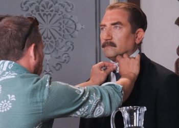 Yiğit Özşener’in Atatürk makyajı 6 hafta sürdü