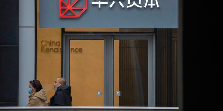 1 yıldır kayıp milyarder bankacı istifa etti