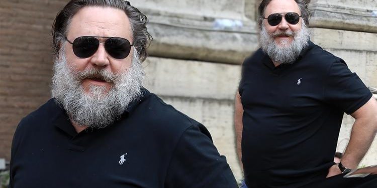 5 yıldır uzattığı sakallarını katıca değişik bir oldu: Meğerse sen hala genç ve yakışıklıymışsın!