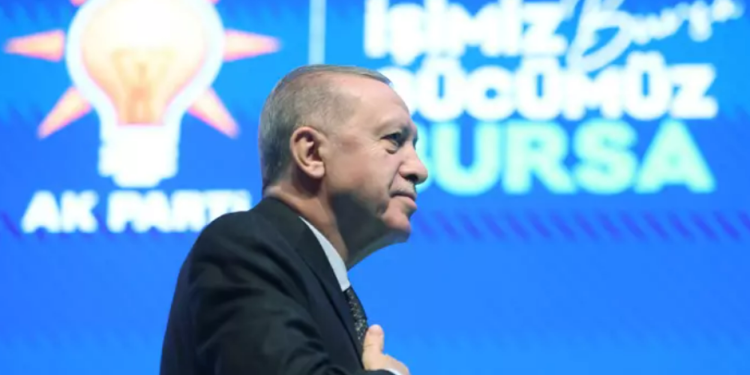 Erdoğan’dan CHP’ye tepki: Herkes bir köşe başına yapışmanın derdinde