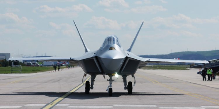 Milli muharip uçağı KAAN ilk uçuşunu gerçekleştirdi