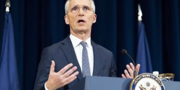 NATO Genel Sekreteri Stoltenberg, Avrupa ülkelerine silah üretimini artırma çağrısında bulundu