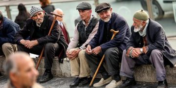 Türkiye’nin yaşlı nüfus oranı ilk kez çift haneyi gördü
