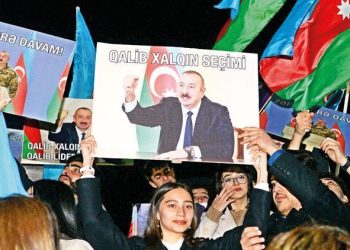Aliyev Karabağ’da tulum çıkardı