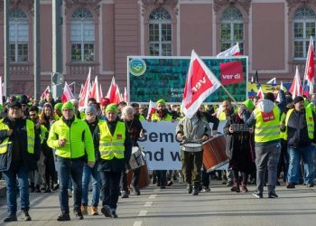 Almanya’da grev dalgası: 90 bin çalışan iş bıraktı
