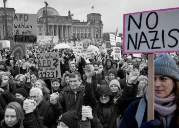 Almanya’da yüz binler sokaklara indi… AfD’den ‘U’ dönüşü