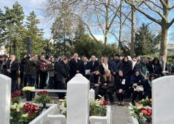 Almanya’daki ırkçı terör hücumunda hayatını kaybedenler için anma merasimi