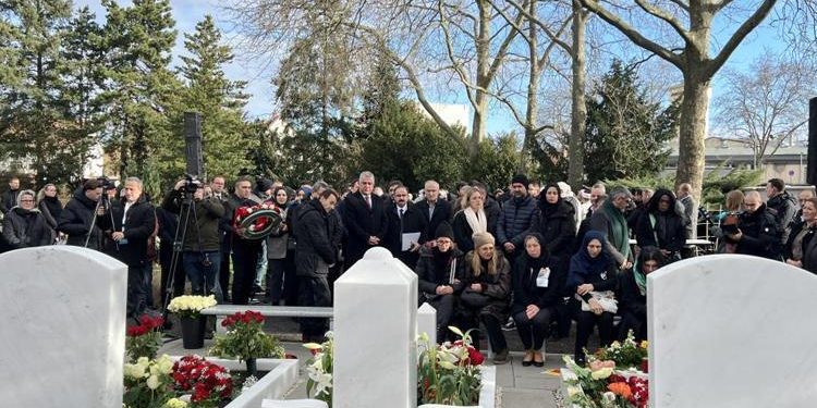 Almanya’daki ırkçı terör hücumunda hayatını kaybedenler için anma merasimi