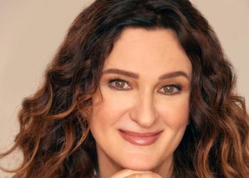 Anjelika Akbar’dan Dünya Bayanlar Günü’ne özel konser