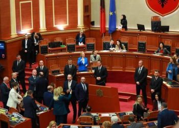 Arnavutluk göçmen muahedesine onayı verdi