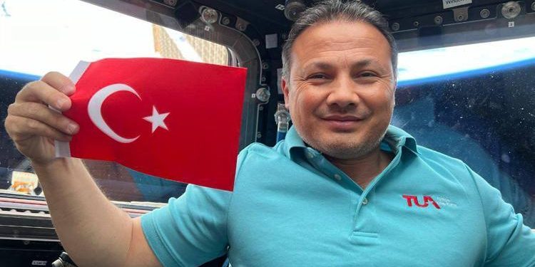 Astronot Alper Gezeravcı Dünya’ya dönüyor