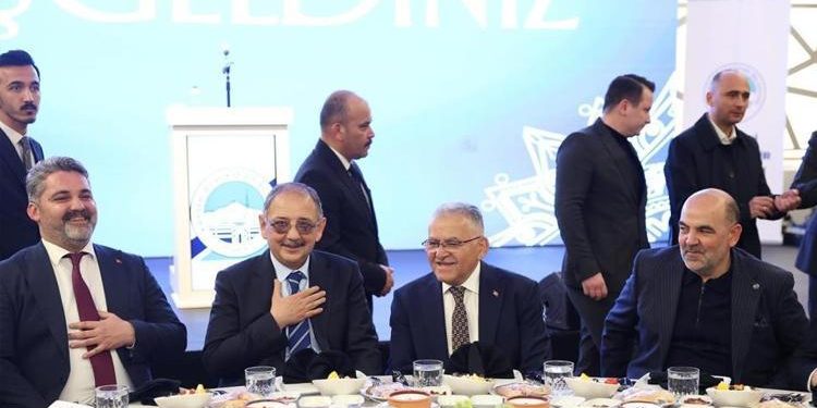 Bakan Özhaseki Kayseri’de: Elhamdülillah çalışıyoruz