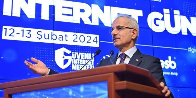 Bakan Uraloğlu’ndan ailelere davet: Çocuklarınızı internette yalnız bırakmayın…