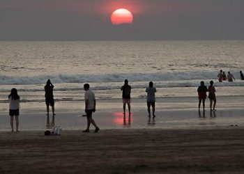 Bali’den yabancı turist kararı: 10 dolar vergi ödeyecekler