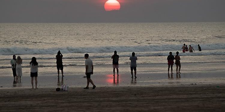 Bali’den yabancı turist kararı: 10 dolar vergi ödeyecekler