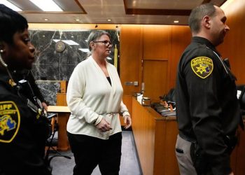 Bu bir ilk! Oğlunun gerçekleştirdiği silahlı katliamdan dolayı hatalı bulundu