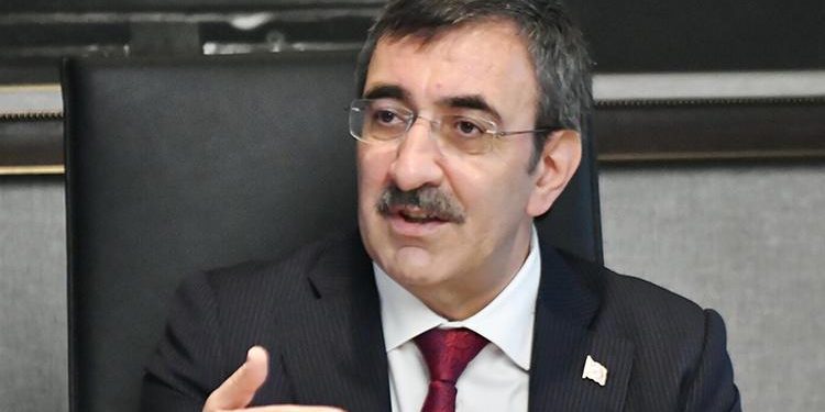 Cevdet Yılmaz: Enflasyonla gayret ederken büyümeyi de sürdürüyoruz