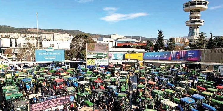 Çiftçi isyanı komşuya sıçradı