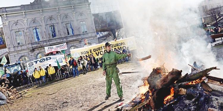 Çiftçi öfkesi Brüksel’i felç etti