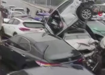 Çin soğuk havanın tesiri altında!Buzlanma nedeni ile 100’den fazla araç birbirine girdi
