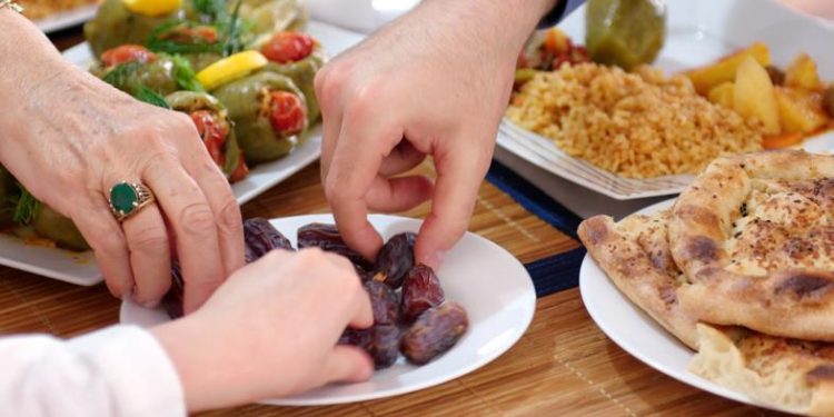 Cuma günü oruç tutulur mu? Cuma günü oruç tutmak mekruh mu? Hadis-i Şerif ayrıntıları