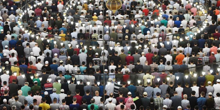 Cuma namazı ne kadar sürer? Cuma namazı saat kaçta biter?