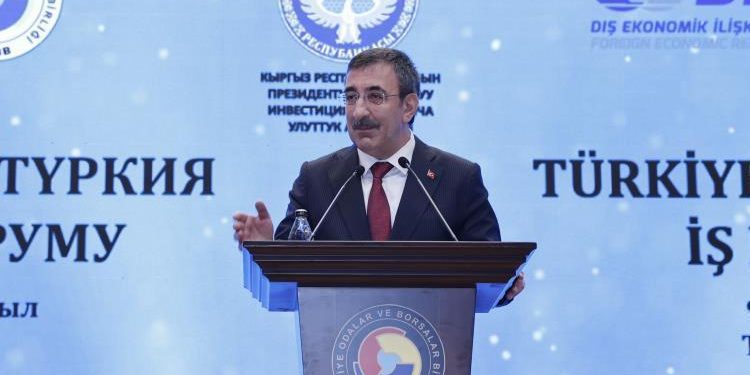 Cumhurbaşkanı Yardımcısı Yılmaz: OVP’deki yüzde 4.4 büyümeye rahatlıkla ulaşabileceğini düşünüyoruz