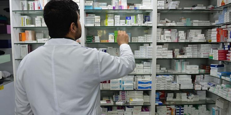 Eczaneler kaçta kapanıyor, sabah kaçta açılıyor? Eczane çalışma saatleri 2024