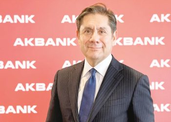 En büyük banka olmak için yola çıktıklarını söyleyen Akbank Genel Müdürü Kaan Gür: Mecburî karşılığa faiz kredi iştahını artırır