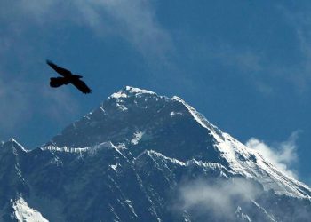 Everest Dağı “kokmaya” başladı! Dağcılar için yeni kural…