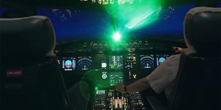 FAA’dan lazer uyarısı! Cezası 31 bin dolar…