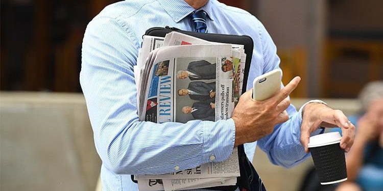 Fransa’nın kuzeyindeki Seine-Port kasabasında kamusal alanda akıllı telefon kullanımı yasaklandı