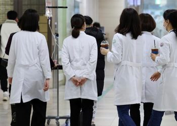 Güney Kore’de  bin 600’den fazla hekim grevde! Ameliyatlar ertelendi