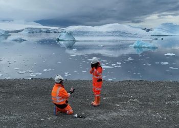 Güney Kutbu’nda evlenme teklifi! Yüzükleri penguenler taşıyacak…